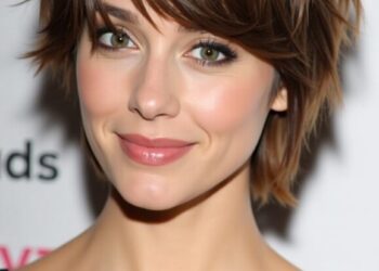 27 Chic, abgehackte Fringe -Haarschnitte Ideen für amerikanische Frauen: mutige Stile im Jahr 2025 probieren