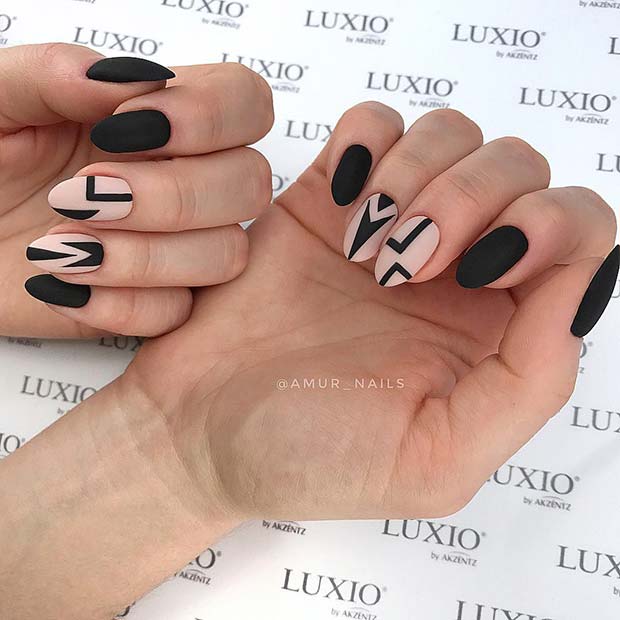Funky mattes schwarzes Nageldesign