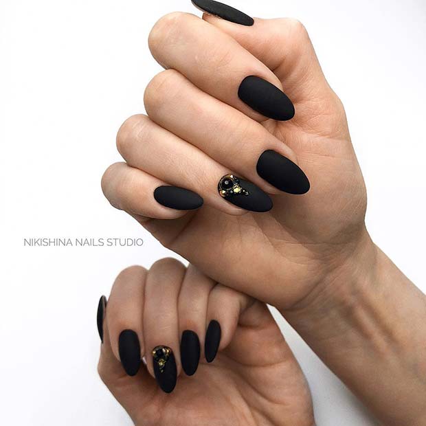 Glamourige matte schwarze Nägel