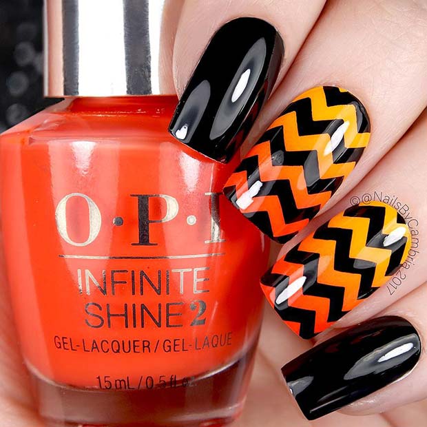 Halloween inspirierte Chevron -Nägel
