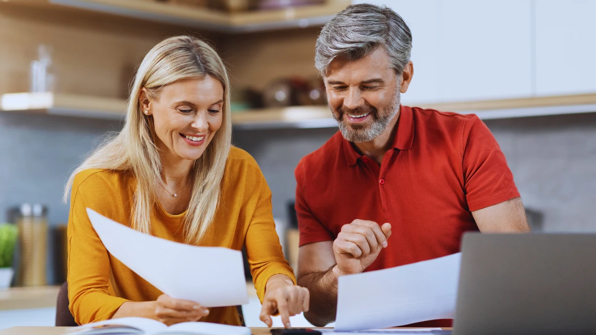 Wie nicht arbeitende Ehepartner 1.584 USD pro Monat sammeln können