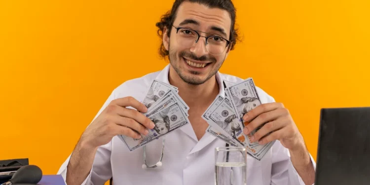 I’m Great at Making Money But Terrible at Saving It—A Financial Therapist Helped Me Understand Why