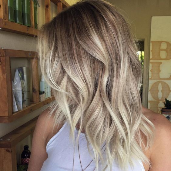 Geschichtete, wellige Frisuren - Ombre, Balayage Frisuren für mittelgroße, lange Haare