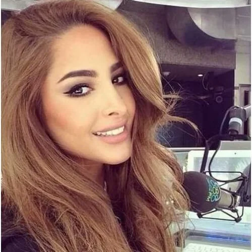 Helles schokoladenbraunes Haar