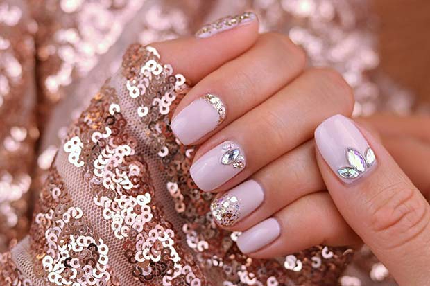 19 Glamouröse neue Nagelideen 2023 Rosa und Edelsteinnageldesign