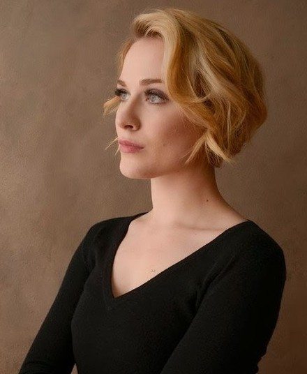 31 kurze Haarschnitte für wellige Haare, um hinreißend auszusehen Seite kurzes, welliges Haar stürzt