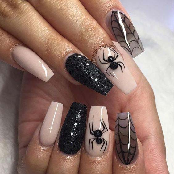 Elegante Spinnen -Halloween -Nägel