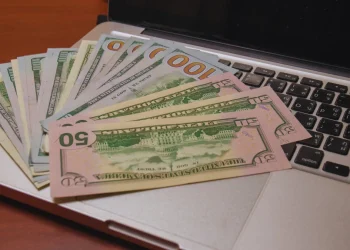 Wie der IRS Ihre Ausgaben verfolgt: Die überraschende Möglichkeiten, wie sie wissen, dass Sie das Einkommen verstecken