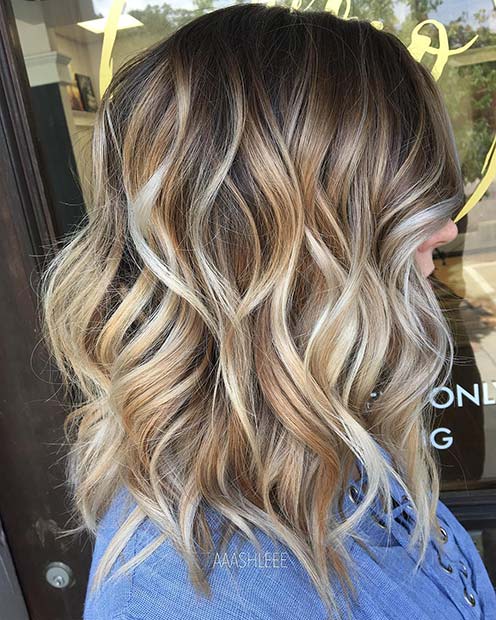 Blonde Wellenlöbe für LOB -Frisuren für Herbst und Winter
