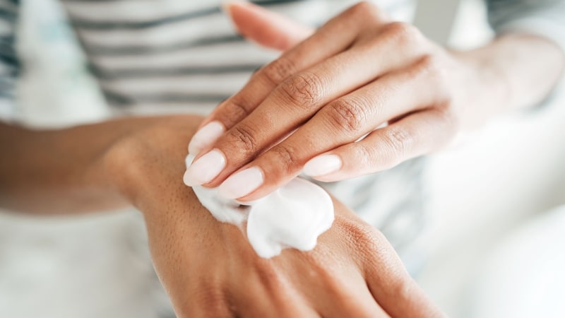 Lotion oder Öl auftragen 