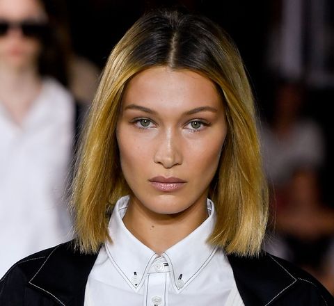 Bella Hadid debütierte bei Burberry mit einem stumpfen Bob