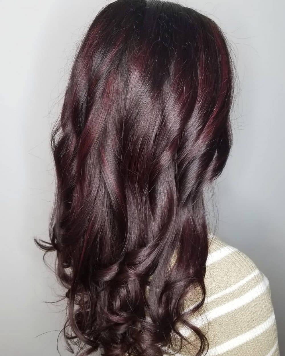 Schwarzer Kirschhaarbalayage