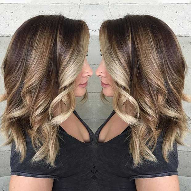 20 atemberaubende blonde Highlights für dunkle Haare Beige Blonde Highlights auf dunkel mittelgroßer Haare