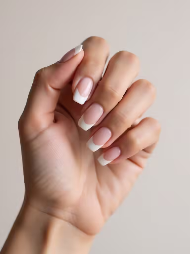 17 French-Tip-Nägel, die den Alltagsstil mühelos aussehen lassen