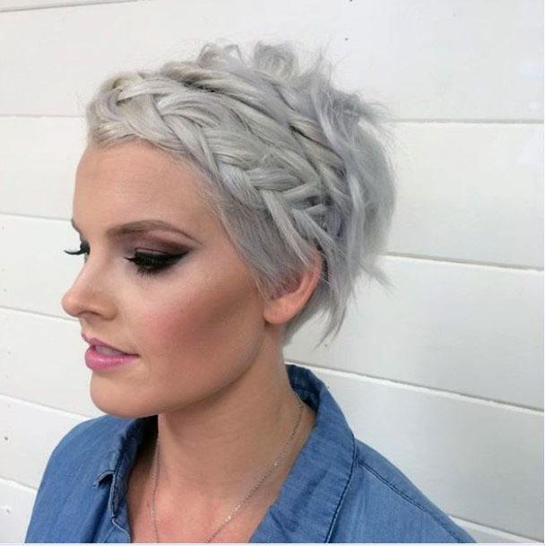 Klassische geflochtene Kronpixie Frauen Frisur