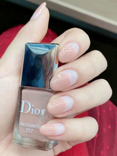 Klassische nackte Nägel