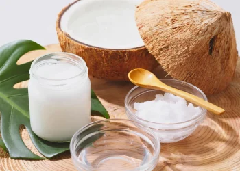 Ich machte zu Hause eine Kokosmilchhaarmaske (es dauerte nur 20 Minuten)