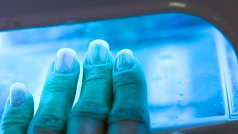 Härtung von Polygelnägeln 