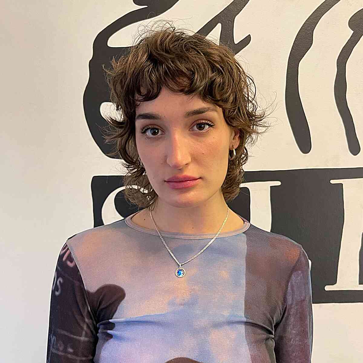 Curly Mini Pixie Shag mit kurzen Pony