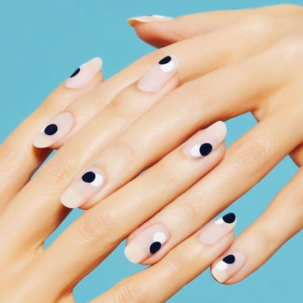 Süße Punktnagelkunst