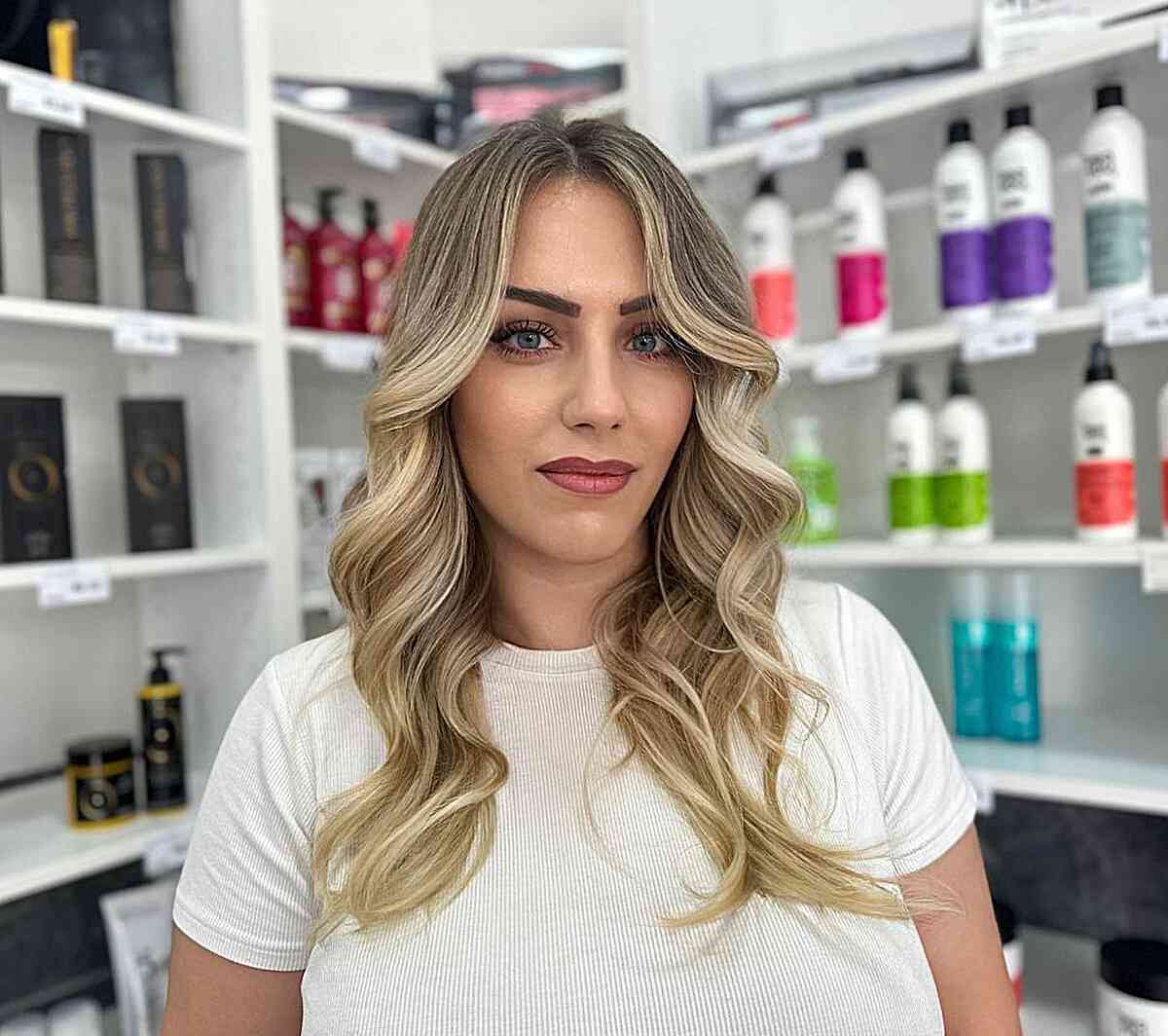 Dunklere blonde Töne für lange Haare