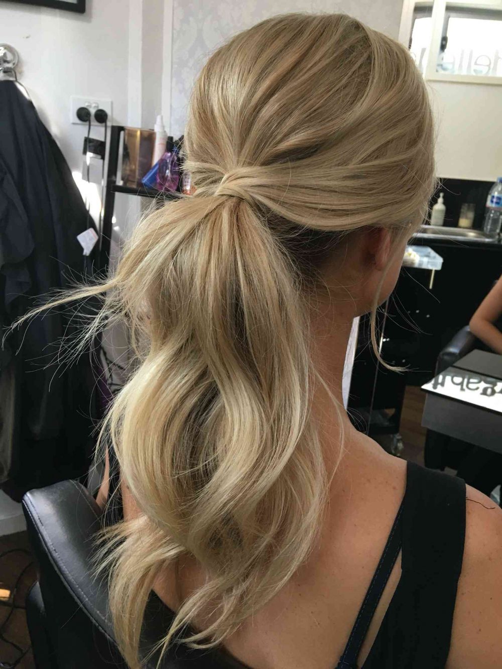 Einfache Frisuren für lange Haare - Ponytail am Stampfen