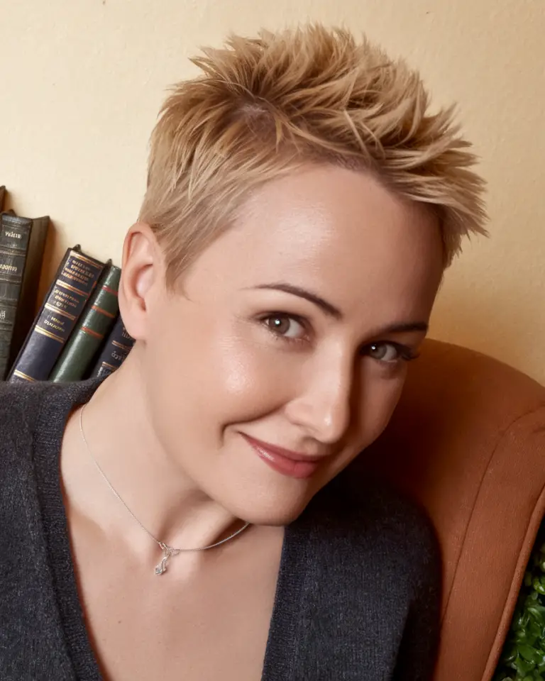 Kantiger und konischer Buzz-Schnitt für einen modernen Look