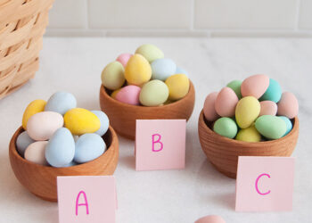 Wie man einen blinden Geschmackstest für Osterbonbons durchführt