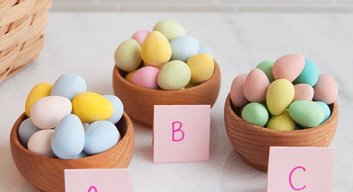 Wie man einen blinden Geschmackstest für Osterbonbons durchführt