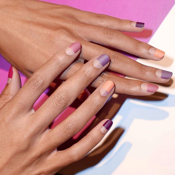 Elegante matte Nägel