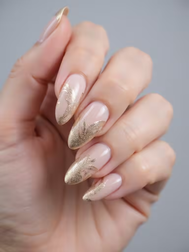 Mandelnägel aus vergoldeter Folie