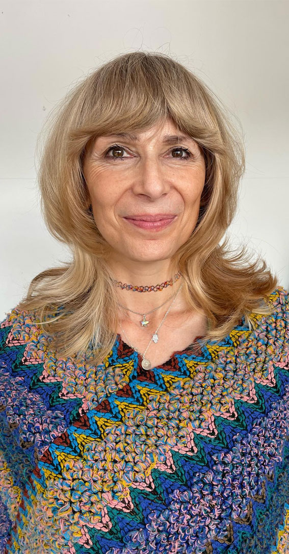 Mittellange Frisur für Frauen über 50, jugendliche Frisuren über 50 mittelgroße, kurze Frisur für Frauen über 50, geschichtete Frisur für Frauen über 50, lange Frisur für Frauen über 50, jugendliche Frisuren über 50