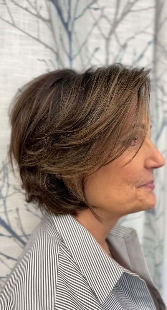 Bob -Haarschnitt für Frauen über 50, Frisur für Frauen über 50, kurze Haarschnitt für Frauen über 50, Pixie -Haarschnitt für Frauen über 50, mittelgroß für Frauen über 50