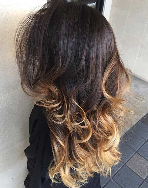 20 atemberaubende blonde Highlights für dunkle Haare Honigblonde hebt auf dunkel geschichteten Haaren hervor