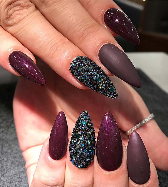 20 Nageldesign -Ideen perfekt für jede Jahreszeit perfekt Lila Matte und Glanznägel für Winternagelideen