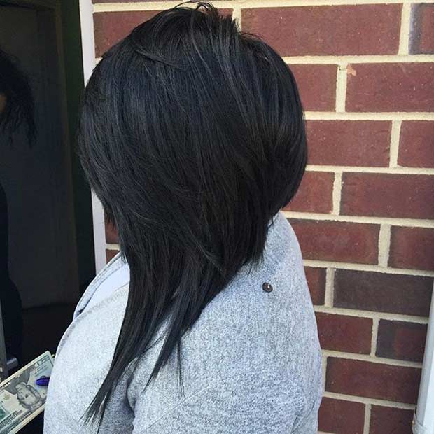 Schwarz umgekehrter Bob -Haarschnitt mit langen Schichten
