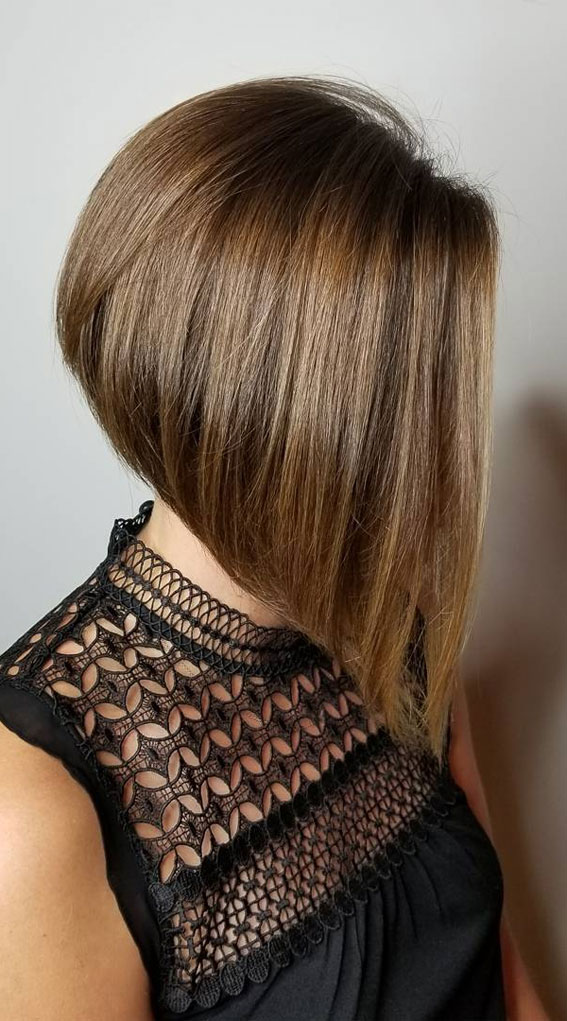 Sleek Inverted Bob, Layered Bang Inverted Bob, Layered Inverted Bob, umgekehrter Bob, umgekehrter Bob -Haarschnitt, umgekehrte Bob -Haarschnitte