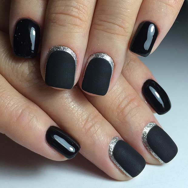 Matte schwarze Halbmondnagelkunstdesign