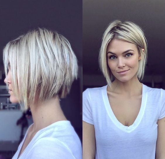 Geschichtete kurze Bob -Frisur - kurze blonde Haare
