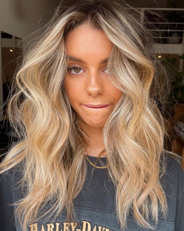 Langer zerzauster Wellenschack für feines Haar