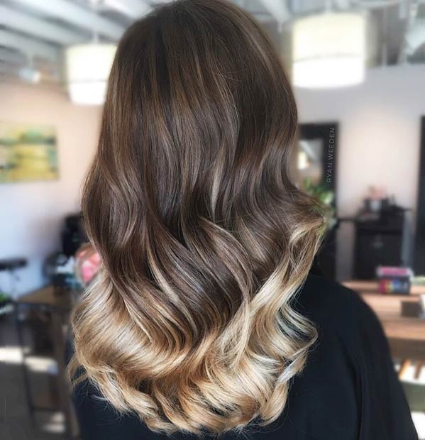 20 atemberaubende blonde Highlights für dunkle Haare Blonde Haarmalerei hebt auf dunklen Haaren hervor