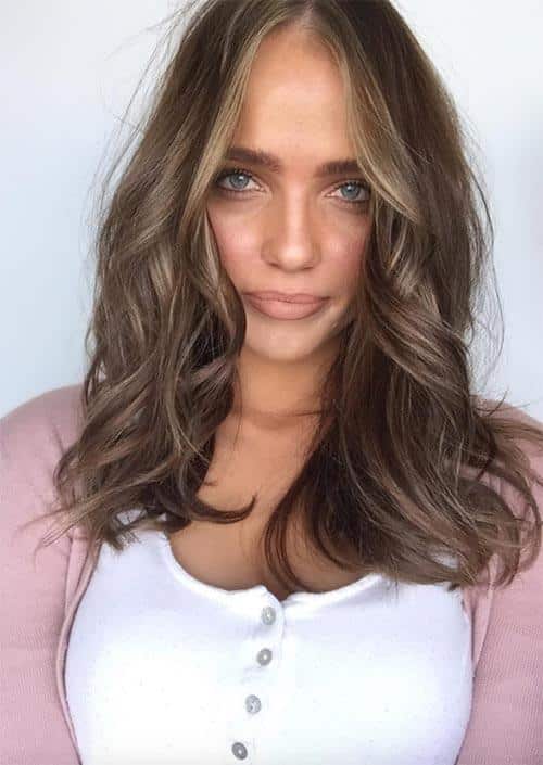 Mittellange/mittellange Frisuren und Haarschnitte für Frauen