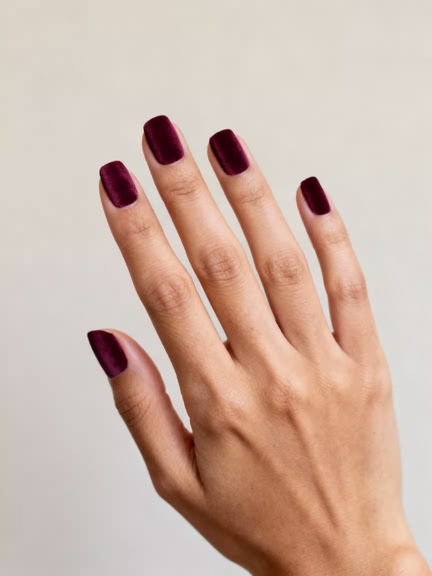 Stimmungsvolle Pflaumensamtnägel