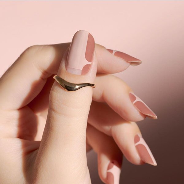 15 heißeste Sommernagelfarben im Jahr 2023, um es zu probieren Naturtöne