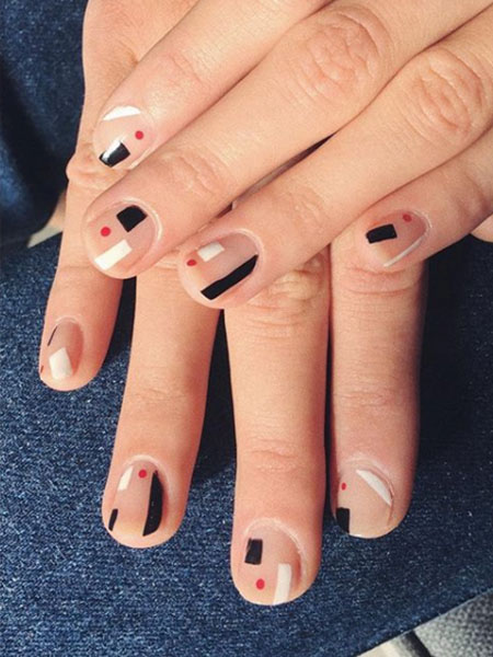 Negative Raummaniküre