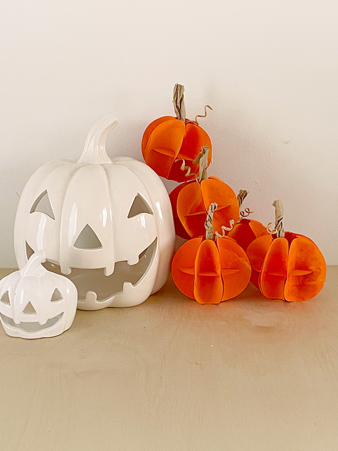 Lackierte Papierkürbisse