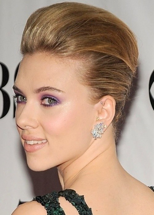 Perfekte Hochsteckfrisur Frisuren für kurze Haare: Scarlett Johansson Kurzfrisur