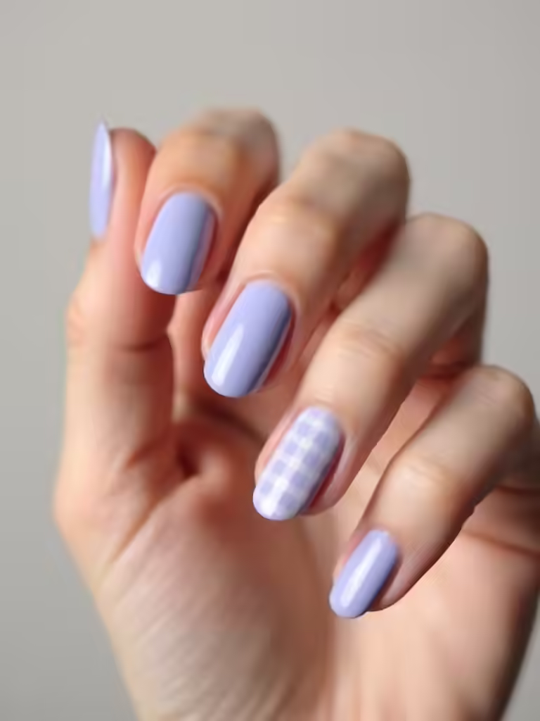 Immergrün karierte Akzentnägel