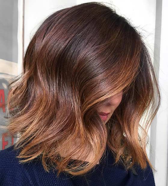 Wellenbrunette Bob Haarschnitt mit Balayage -Highlights