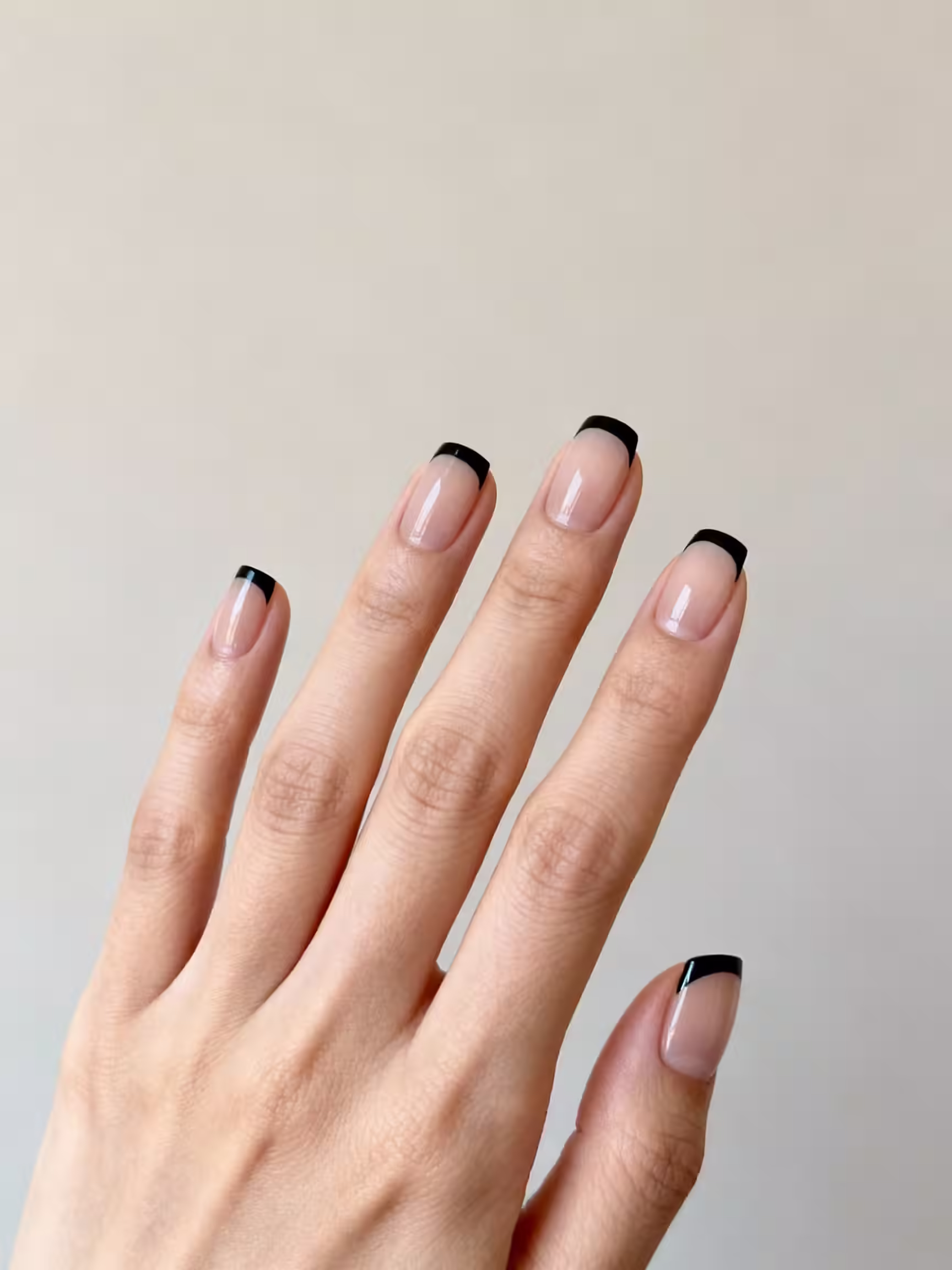 hauchdünne, glänzende Nude-Spitzen